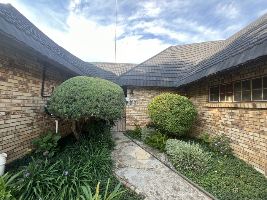 4 Bedroom Property for Sale in Potchefstroom Rural North West